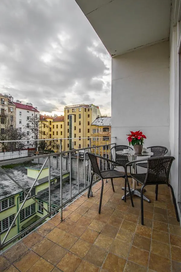 Stylish Apartments Close To Eden Garden Praga