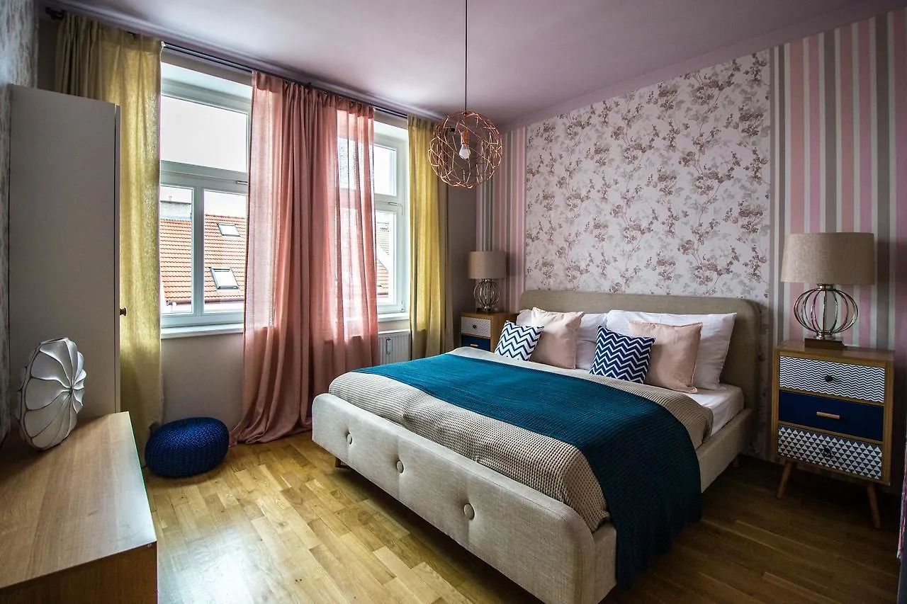 Stylish Apartments Close To Eden Garden Praga